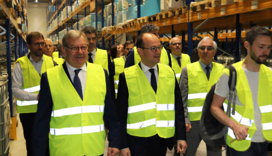 Visite des locaux avec officiels